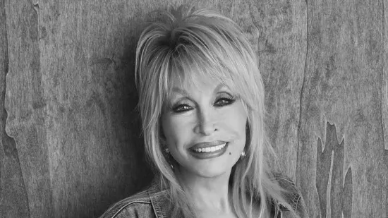 Preminula legendarna Dolly Parton: Nezaboravna pjevačica, glumica, poslovna žena i filantropkinja