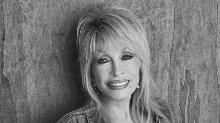 Preminula legendarna Dolly Parton: Nezaboravna pjevačica, glumica, poslovna žena i filantropkinja