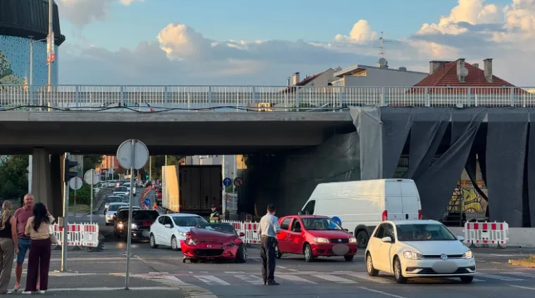 Sudar dva automobila na jednom od najprometnijih križanja u Zagrebu