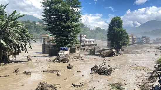 Bujične poplave i odroni nose sve pred sobom, nekoliko ljudi nestalo