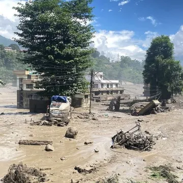 Bujične poplave i odroni nose sve pred sobom, nekoliko ljudi nestalo