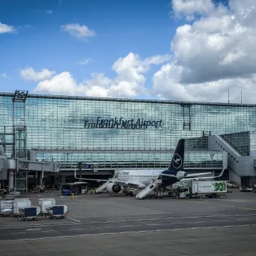Smrtonosni komarci stigli avionom? Radnik aerodroma umro od malarije, alarm u Frankfurtu