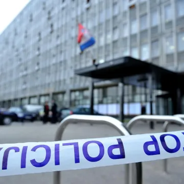 Kaos usred zagrebačkog suda: Morali ga svladavati, zavr&scaron;io je s lisicama