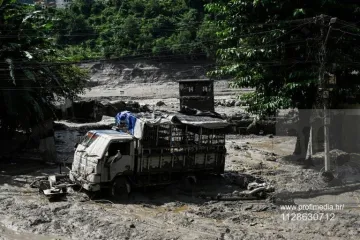 Poznat uzrok katastrofalne bujične poplave u Nepalu: 'Moja supruga je i dalje negdje pod blatom'