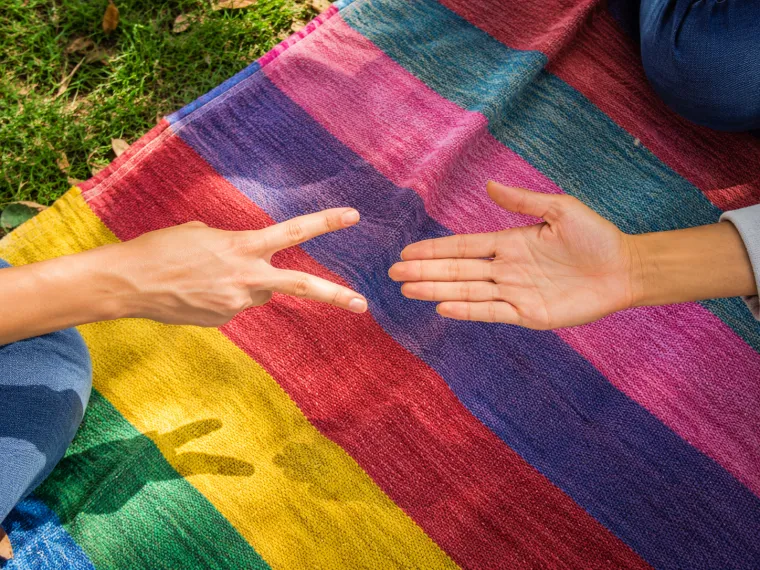 Svi smo igrali kamen, &scaron;kare, papir, ali znate li kako je nastala? Priča je fascinantna