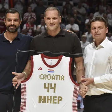 Hrvatski ko&scaron;arka&scaron;i deklasirali Latviju na opro&scaron;taju Bojana Bogdanovića