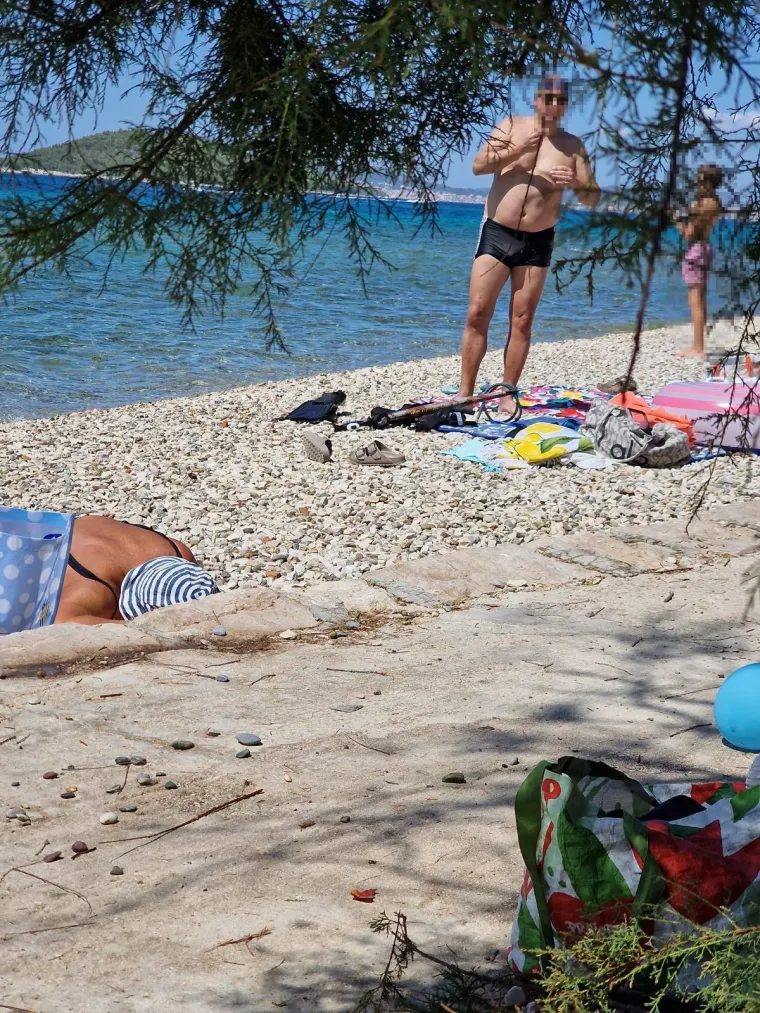 Vijećnika snimili s podvodnom pu&scaron;kom, stigle optužbe. On uzvraća: 'Za&scaron;to su fotografirali djecu?'