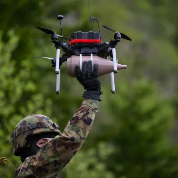 Neutralni se naoružavaju: Cilj im je izgraditi vojni bataljun dronova do 2028.