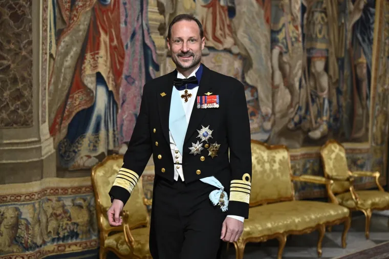 Ovo je novi kralj Norve&scaron;ke: Njegovu suprugu povezuju s Epsteinom, posinak optužen za silovanje