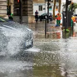 Snažno nevrijeme poharalo francusku prijestolnicu: Ulice pod vodom, vjetar čupao stabla