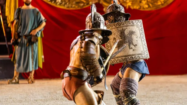 Gladijatori se vratili u pulsku Arenu: Publika odlučuje tko živi, a tko umire