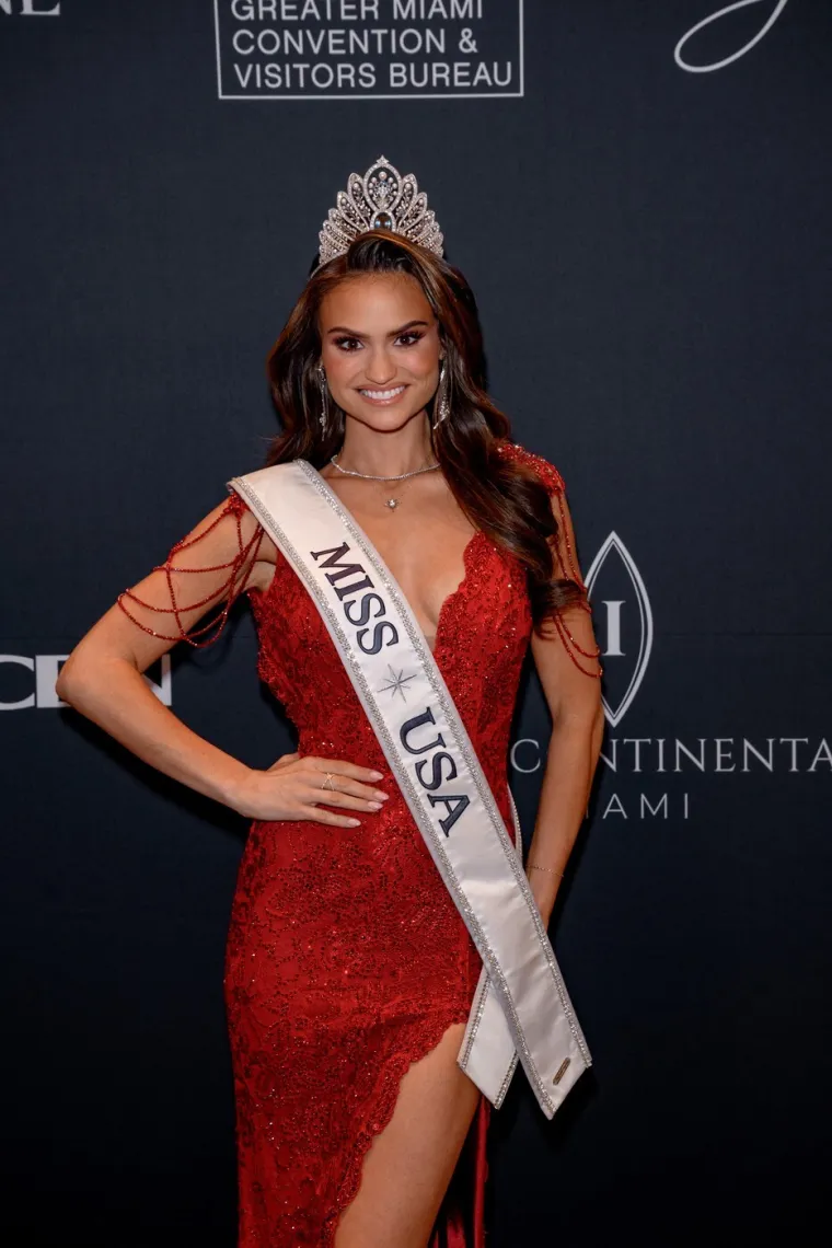 Nije se htjela tako lako odreći titule: Biv&scaron;a Miss USA dvaput pala tijekom opro&scaron;tajne &scaron;etnje