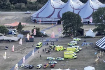 Kr&scaron;ćanski festival naprasno prekinut: Veliki znak pao na ljude, ima ozlijeđenih