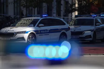 Teretno vozilo sletjelo s ceste kod Pakraca: Ozlijeđena jedna osoba