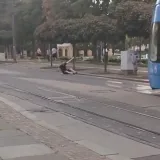 Incident u centru Zagreba: Legao na tračnice i zaustavio tramvaj