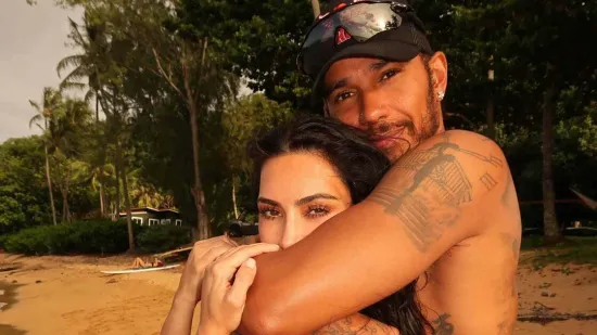 Stara fotografija Kim Kardashian i Lewisa Hamiltona postala je hit, a razlog je nevjerojatan