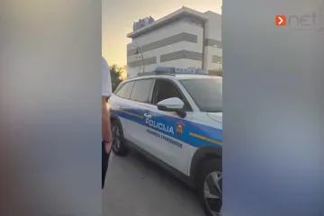 Rotirke se oglasile, a iza njih kombi koji su svi čekali: Pogledajte trenutak Thompsonova dolaska