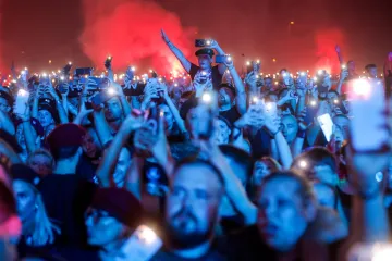 Tisuće bljeskalica u Vukovaru: Publika uglas zapjevala hit koji se često može čuti i na svadbama