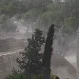 Nevrijeme na Cipru uzelo prvu žrtvu: Oluja poplavila ulice, pokrenula i klizi&scaron;ta