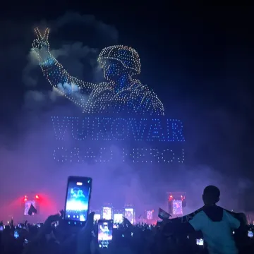 Wow! Pogledajte nebo iznad Vukovara: Plesom dronova Thompson odao počast Gradu Heroju