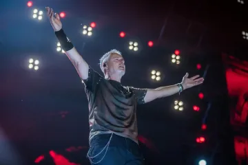 Thompson se uoči Vukovara opu&scaron;tao s poznatim Slavoncima: Uslijedila pjesma i prava fe&scaron;ta
