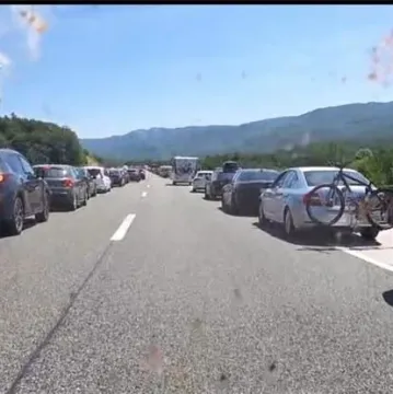 Detalji nesreće na A1: Policija ogorčena na vozače koji su iskori&scaron;tavali hitni koridor: 'Imamo snimke'