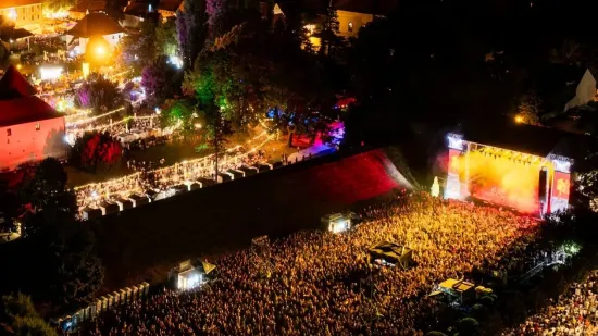 Ova fotka iz zraka govori sve! Znate li za koji bend je nastala ovakva gužva u Varaždinu?