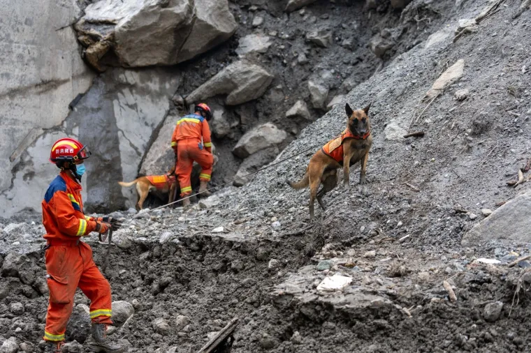 Ima li nade za 1000 ljudi zarobljeno u tunelima? Broj žrtava poplava u Nepalu dosegao 903