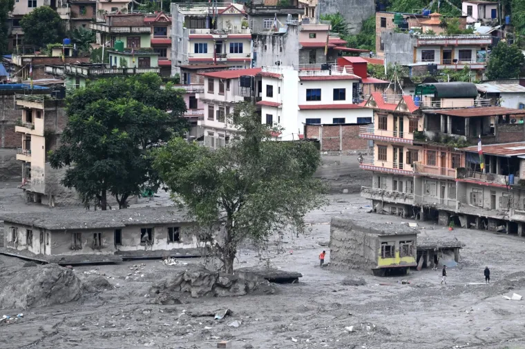 Ima li nade za 1000 ljudi zarobljeno u tunelima? Broj žrtava poplava u Nepalu dosegao 903