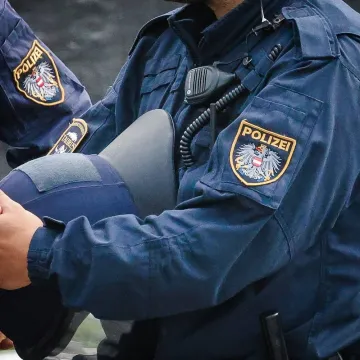 Policajac pustio krivog pritvorenika pa dobio 'masnu' kaznu, to mu nije jedini propust