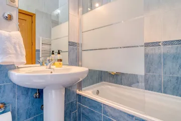 Plijesan se neće stvoriti u kupaonici zahvaljujući jednoj navici od dvije minute